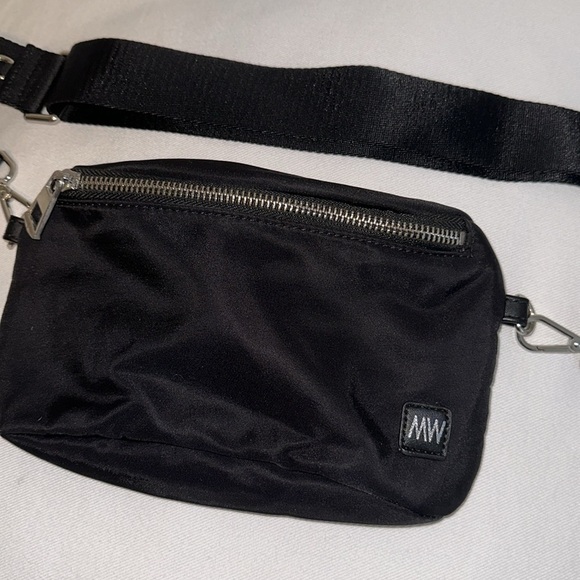 NWOT RARE Most Wanted USA Convertible Belt Bag in Black OS - Picture 6 of 14